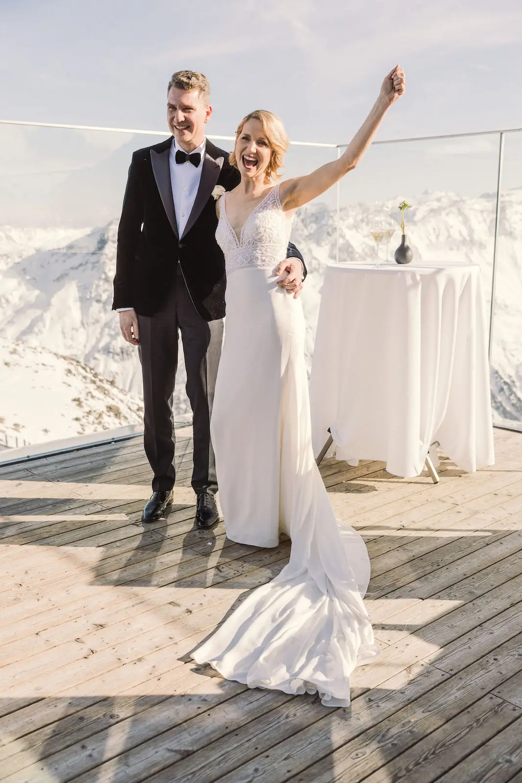 Stylische Winterhochzeit im IceQ mit atemberaubender Schneekulisse
